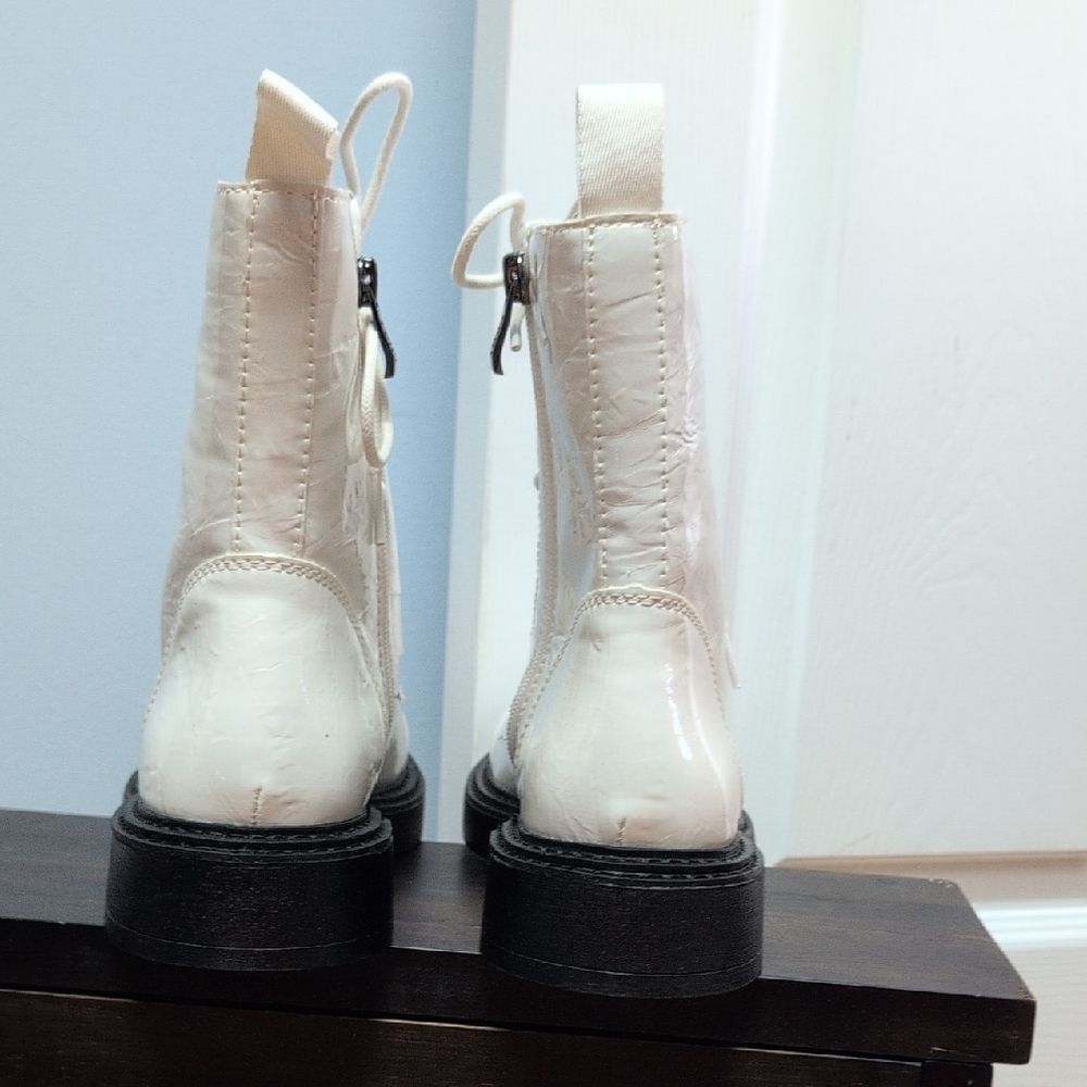 DKNY Malaya White Iridescent Fashion Lace-Up Combat Boots Side Zipper Size 7.5M - Picture 3 of 8